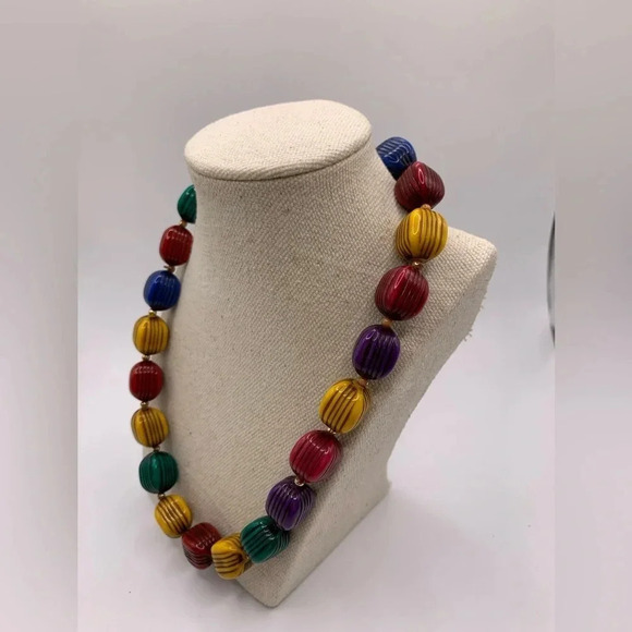 #103 Vintage jewel-toned ribbed  beaded necklace - Picture 2 of 4
